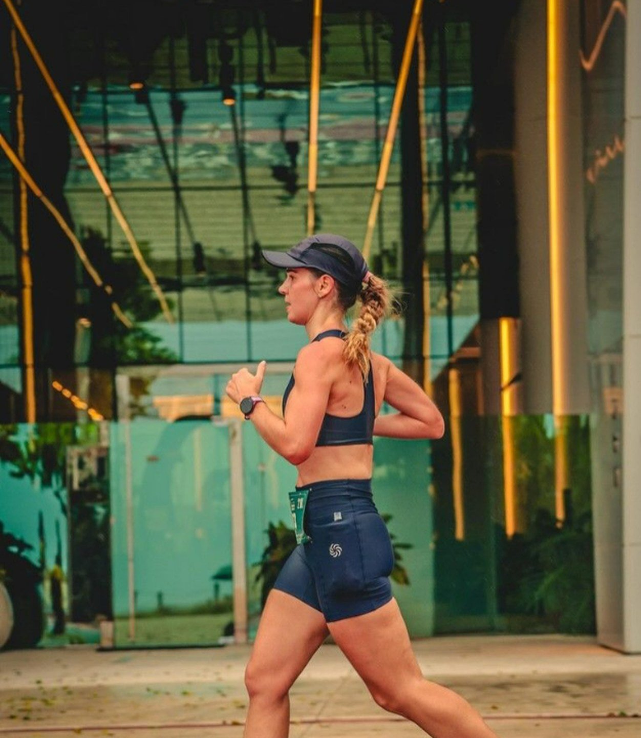 Dra. Luana correndo a Meia Maratona de Balneário Camboriú